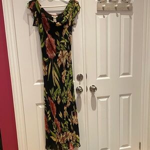 Elegant Floral Maxi Dress in Black and Green